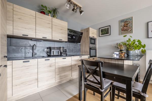 Viroflay (78220) VIROFLAY RIVES GAUCHE 3 PIECES - 2 chambres-Terrasse de 17M²