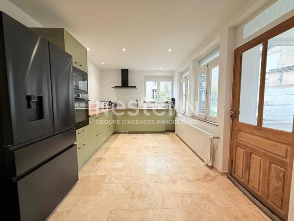 A vendre - Maison centre ville - 6 pièces - 142m² - Doué la Fontaine - D5970