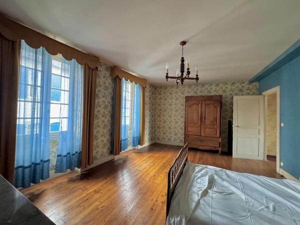 Grande maison de ville avec jardin, vue Pyrénées