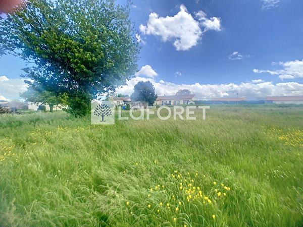 Achat terrain près de Airvault - 1350 m² - 18 540 €