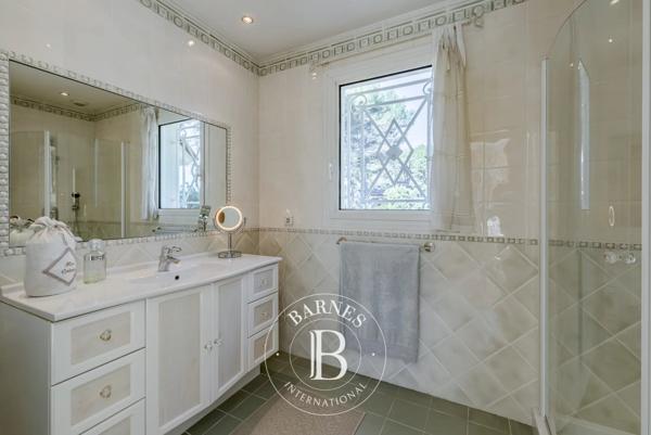 Mougins, Villa 4 Chambres -  500 m² à vendre