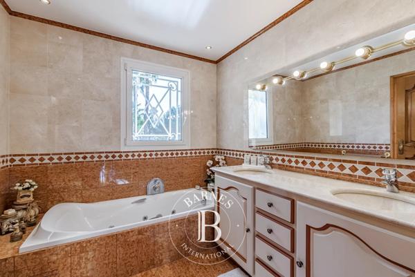 Mougins, Villa 4 Chambres -  500 m² à vendre