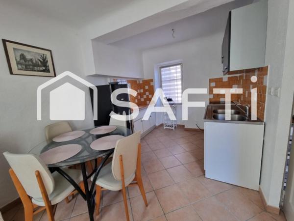 Grand immeuble avec excellent rapport locatif.