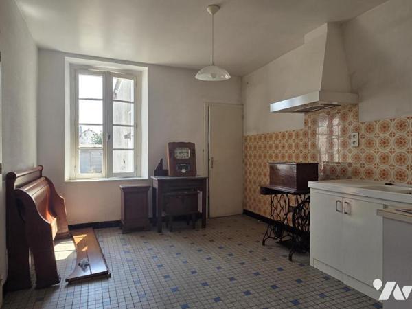 Ensemble immobilier comprenant deux maisons accolées, proche centre ville de CHÂTEAU-GONTIER.