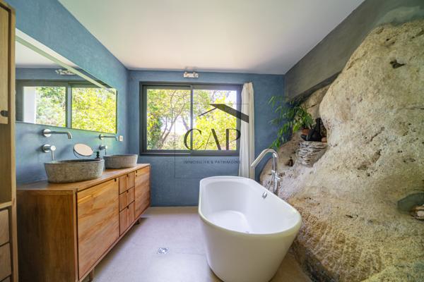 Aix-en-Provence (13100) Belle propriété à 2 km du centre d’Aix – 243 m² habitables sur 5 430 m² de terrain