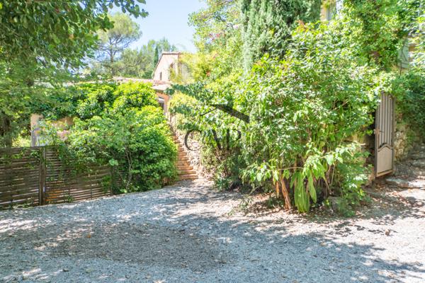 Aix-en-Provence (13100) Belle propriété à 2 km du centre d’Aix – 243 m² habitables sur 5 430 m² de terrain