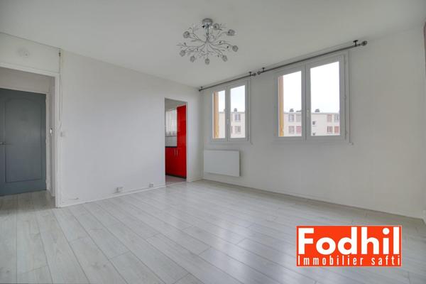 Châtenay-Malabry, Appartement 3 pièces de 49m², 2 chambres avec cave.