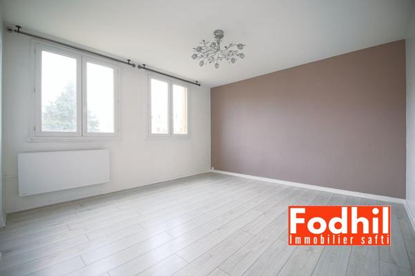 Châtenay-Malabry, Appartement 3 pièces de 49m², 2 chambres avec cave.