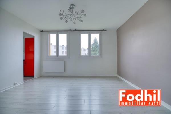 Châtenay-Malabry, Appartement 3 pièces de 49m², 2 chambres avec cave.