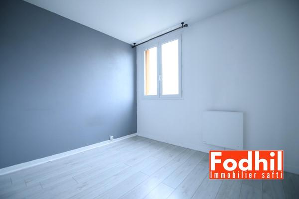 Châtenay-Malabry, Appartement 3 pièces de 49m², 2 chambres avec cave.