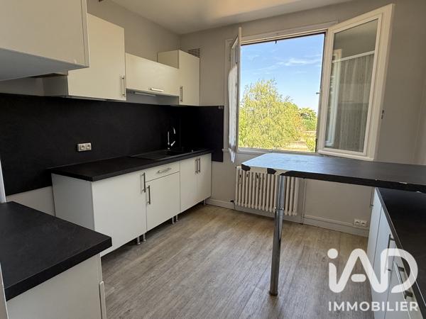 Maison à vendre 5 pièces 95,06 m² Saint-Amand-Montrond