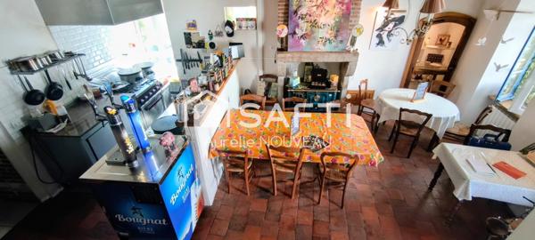 Murs et fonds de commerce dans le village de Charroux