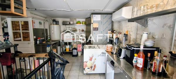 Murs et fonds de commerce dans le village de Charroux