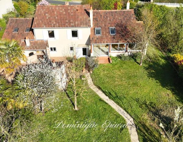 Havre de paix à Nouaillé : Maison 105 m² + Véranda 25 m², 3 CH, sans vis-à-vis. Proche commerces et double garage