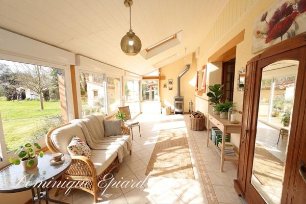 Havre de paix à Nouaillé : Maison 105 m² + Véranda 25 m², 3 CH, sans vis-à-vis. Proche commerces et double garage