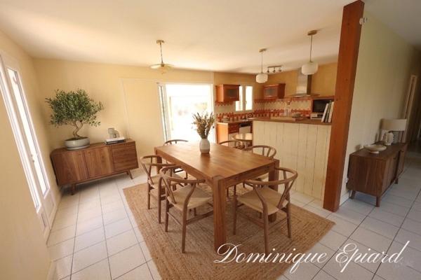 Havre de paix à Nouaillé : Maison 105 m² + Véranda 25 m², 3 CH, sans vis-à-vis. Proche commerces et double garage