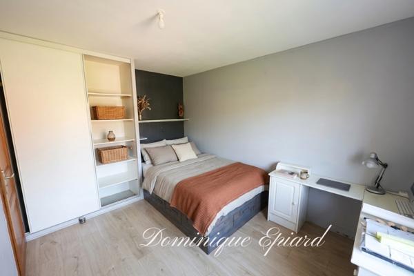 Havre de paix à Nouaillé : Maison 105 m² + Véranda 25 m², 3 CH, sans vis-à-vis. Proche commerces et double garage