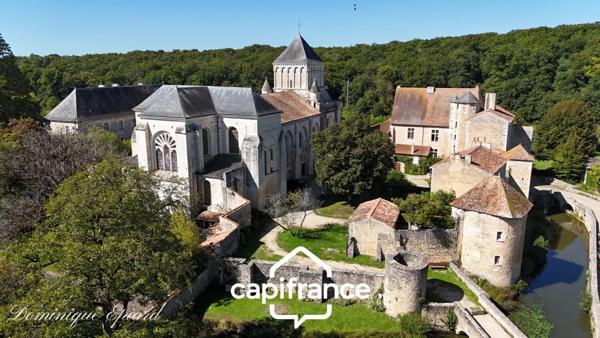 Havre de paix à Nouaillé : Maison 105 m² + Véranda 25 m², 3 CH, sans vis-à-vis. Proche commerces et double garage