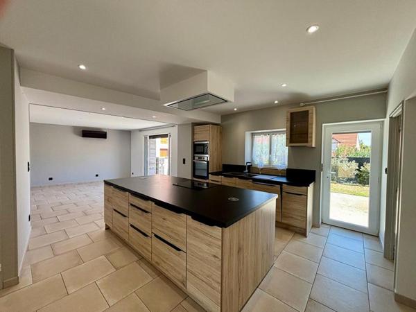 Maison familiale de 170 m² entièrement rénovée avec goût - Pougues-les-Eaux - 3 chambres - garage -  terrain 393 m²