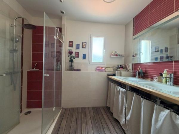 Maison
                                                                                                                                                                                                                                                                                                                        7 pièce(s)                                                                                                                                                                                                          4 chambre(s)                                                                                                                                                                                                          161  m²