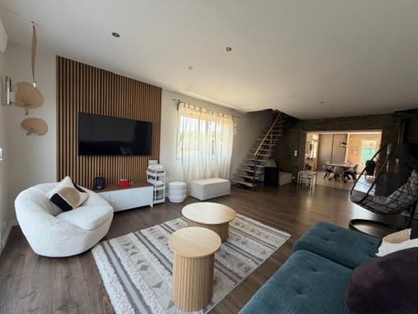 Maison
                                                                                                                                                                                                                                                                                                                        7 pièce(s)                                                                                                                                                                                                          4 chambre(s)                                                                                                                                                                                                          161  m²