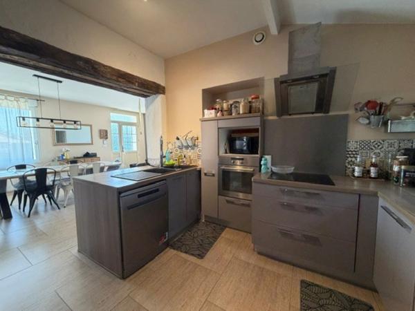 Maison
                                                                                                                                                                                                                                                                                                                        7 pièce(s)                                                                                                                                                                                                          4 chambre(s)                                                                                                                                                                                                          161  m²