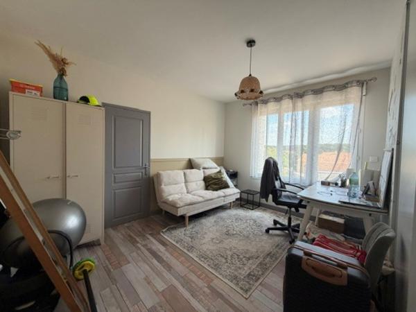 Maison
                                                                                                                                                                                                                                                                                                                        7 pièce(s)                                                                                                                                                                                                          4 chambre(s)                                                                                                                                                                                                          161  m²