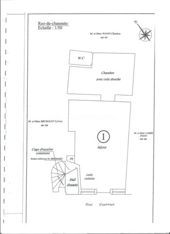 Dans un quartier AUTHENTIQUE
A proximité du port , du pont Colbert et des commerces.
Copropriété saine de 3 lots , faible charge.

Immeuble en briques et silex composé de 3 appartements.
Au  RDC , un deux pièces de 32 m2 libre il était loué 400 € +charge
Au 1 étage , un studio de 22m2 libre il était loué 335 € + charge
Au 2 étage , un duplex de 33m2 occupé loué 435 € + charge

l'ensemble des appartements sont en bon état , les DPE sont très correct
investissement locatif