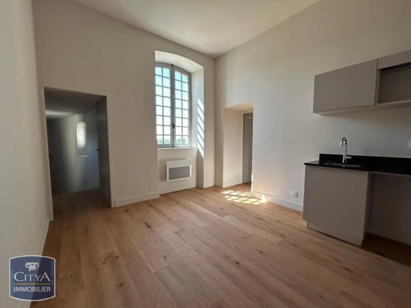 Appartement à louer 3 pièces 89.2m² Dole (39100)