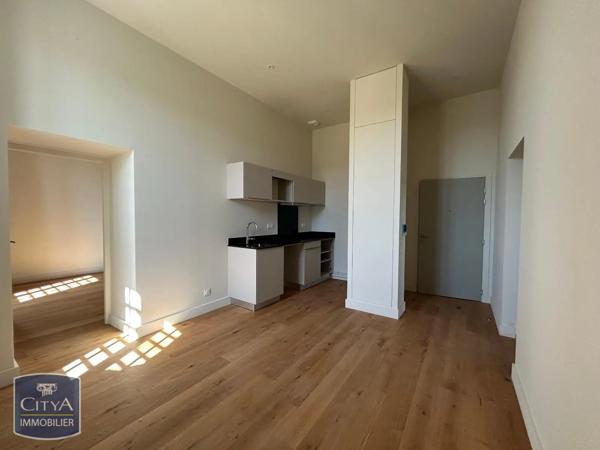 Appartement à louer 3 pièces 89.2m² Dole (39100)