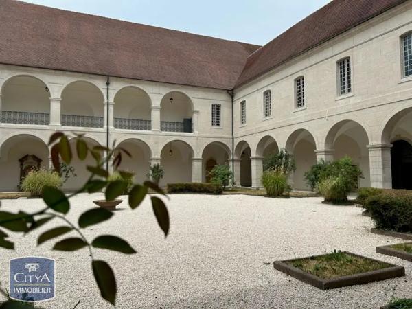 Appartement à louer 3 pièces 89.2m² Dole (39100)