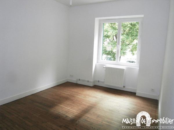 Location Maison de ville 2 chambres - 83m² - Garage - JARNAC Centre-ville