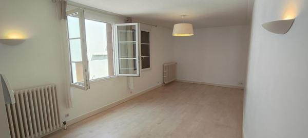 Maison évolutive avec local commercial au coeur de l'Ile Bouchard ou vaste projet familial !