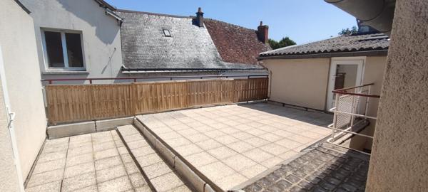 Maison évolutive avec local commercial au coeur de l'Ile Bouchard ou vaste projet familial !