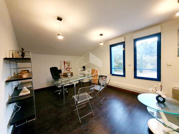 EXCLUSIVITE LOCAUX D'ACTIVITES La Brillanne 560m²  Proximité immédiate autoroutes et gare SNCF