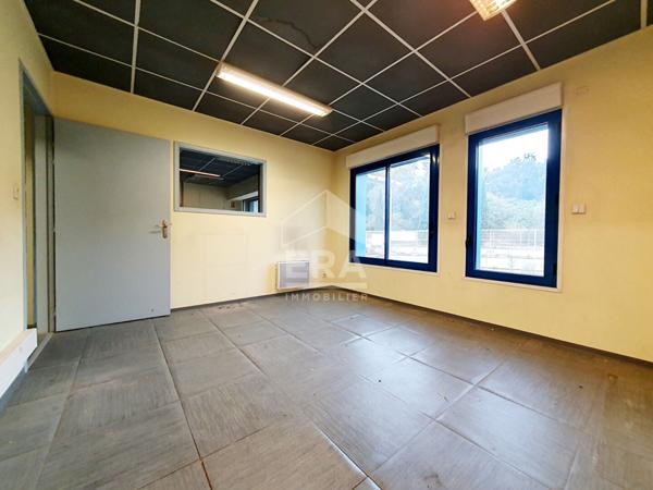 EXCLUSIVITE LOCAUX D'ACTIVITES La Brillanne 560m²  Proximité immédiate autoroutes et gare SNCF