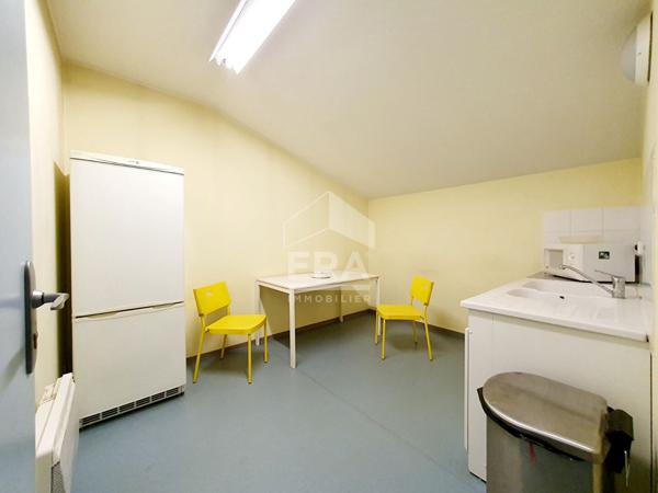 EXCLUSIVITE LOCAUX D'ACTIVITES La Brillanne 560m²  Proximité immédiate autoroutes et gare SNCF