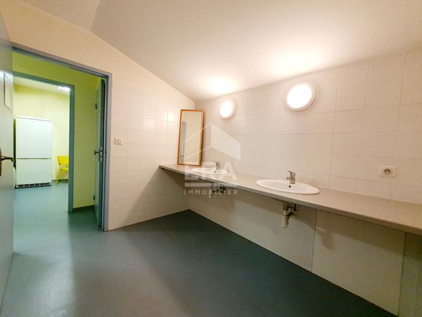 EXCLUSIVITE LOCAUX D'ACTIVITES La Brillanne 560m²  Proximité immédiate autoroutes et gare SNCF