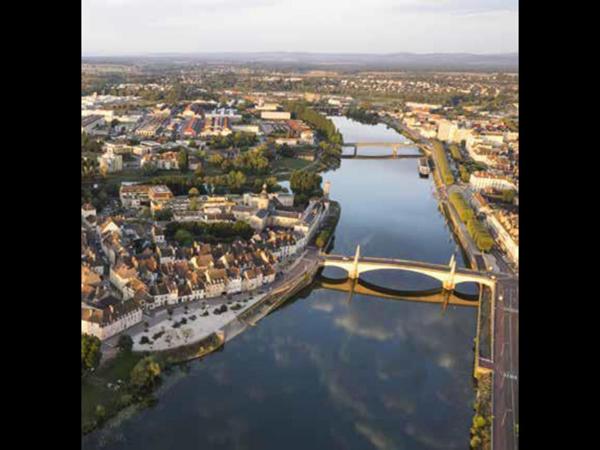 appartement 2 pièces 42m² rdc avec terrasse 13M² vue  sur  la Saône sur ile saint Laurent  Rives de Genise 1