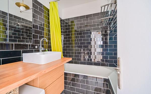 Appartement à vendre    3 pièces • 65,47 m2 Paris 18