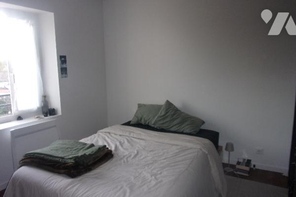 Maison ,1 cuisine équipée ouverte sur le salon,2 wc,1 lingerie,2 chambres,1 douche à l'italienne.