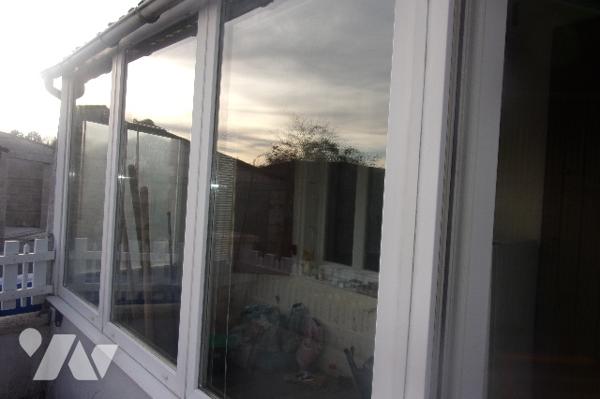 Maison ,1 cuisine équipée ouverte sur le salon,2 wc,1 lingerie,2 chambres,1 douche à l'italienne.