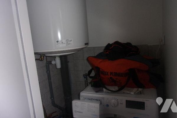 Maison ,1 cuisine équipée ouverte sur le salon,2 wc,1 lingerie,2 chambres,1 douche à l'italienne.