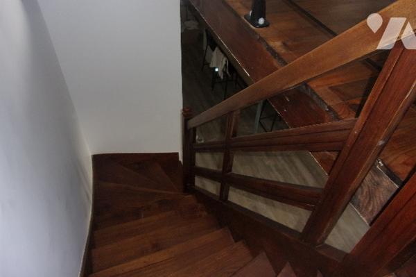 Maison ,1 cuisine équipée ouverte sur le salon,2 wc,1 lingerie,2 chambres,1 douche à l'italienne.