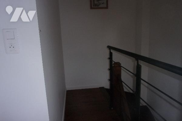 Maison ,1 cuisine équipée ouverte sur le salon,2 wc,1 lingerie,2 chambres,1 douche à l'italienne.