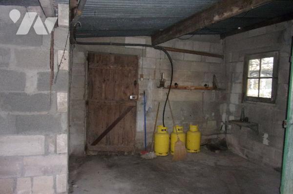 Maison ,1 cuisine équipée ouverte sur le salon,2 wc,1 lingerie,2 chambres,1 douche à l'italienne.