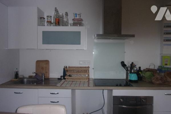 Maison ,1 cuisine équipée ouverte sur le salon,2 wc,1 lingerie,2 chambres,1 douche à l'italienne.