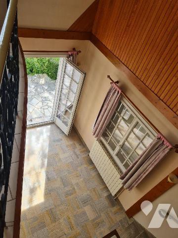 Proche de toutes commodités, et des grands axes, gare de Melun à 2.5km,
Une maison élevée sur ...