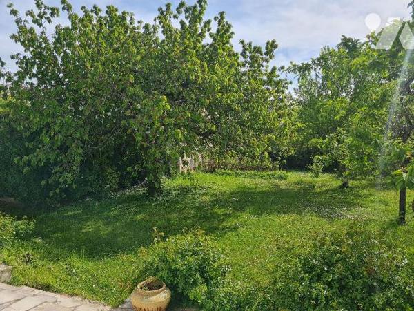 Proche de toutes commodités, et des grands axes, gare de Melun à 2.5km,
Une maison élevée sur ...