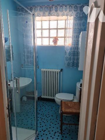 Proche de toutes commodités, et des grands axes, gare de Melun à 2.5km,
Une maison élevée sur ...